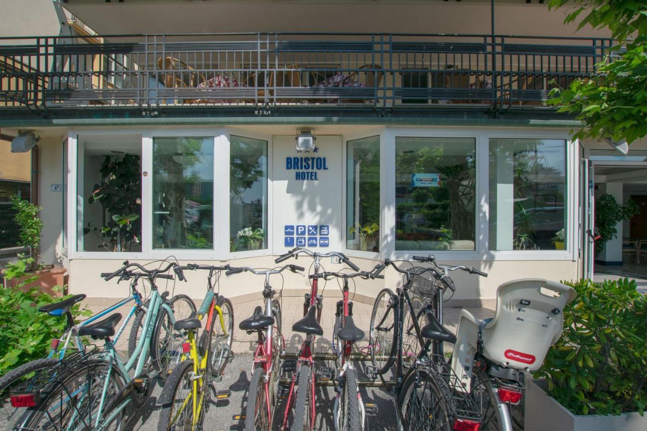 Hotel Bristol Misano Adriatico Exteriör bild