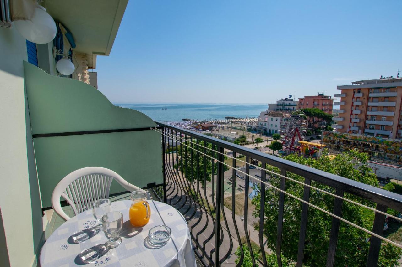 Hotel Bristol Misano Adriatico Exteriör bild