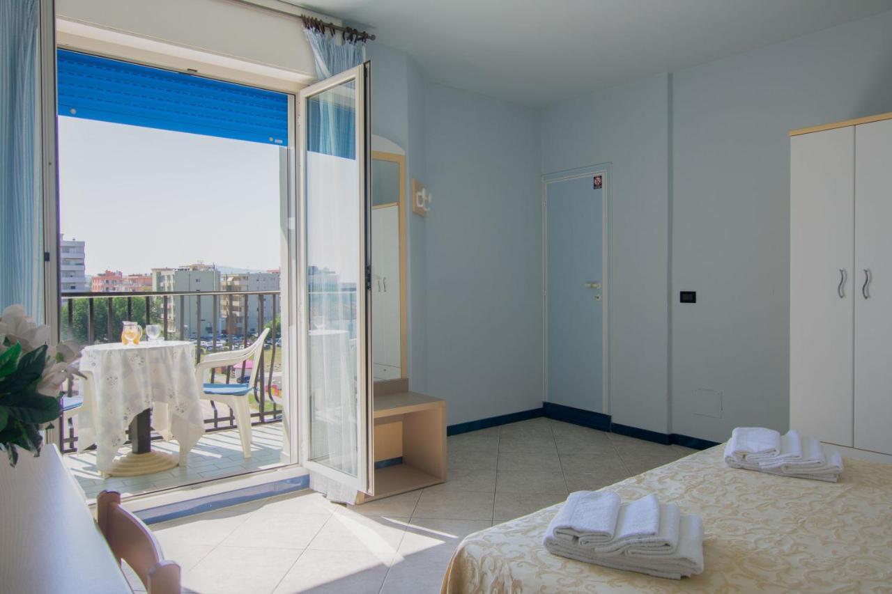 Hotel Bristol Misano Adriatico Exteriör bild