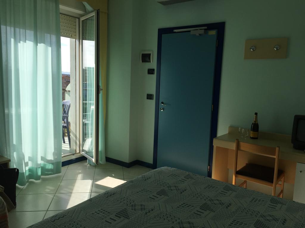 Hotel Bristol Misano Adriatico Rum bild