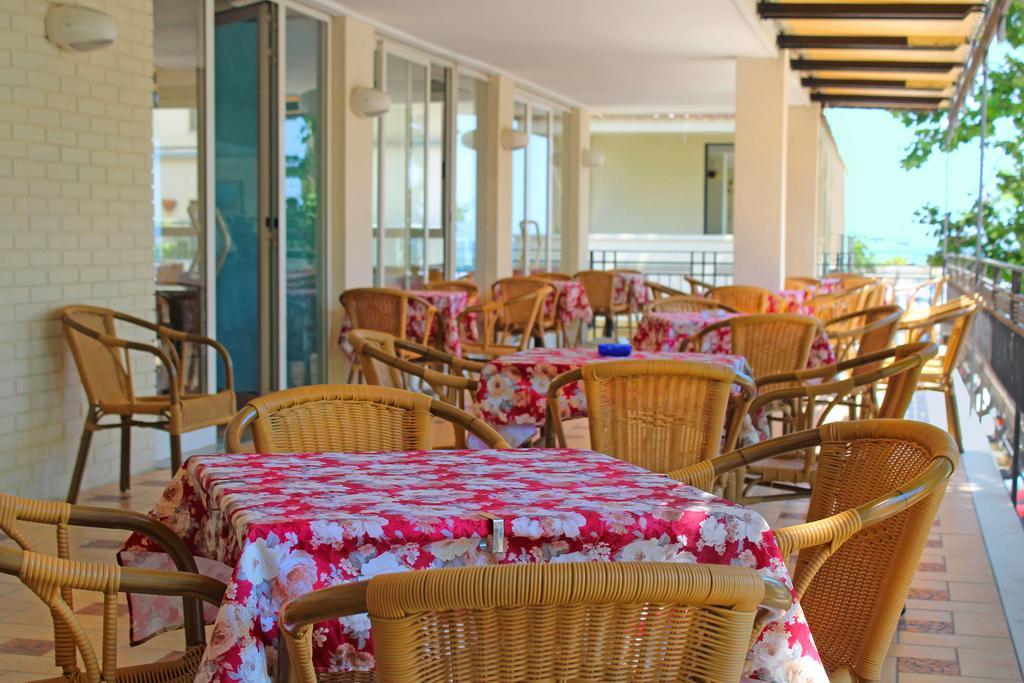 Hotel Bristol Misano Adriatico Exteriör bild