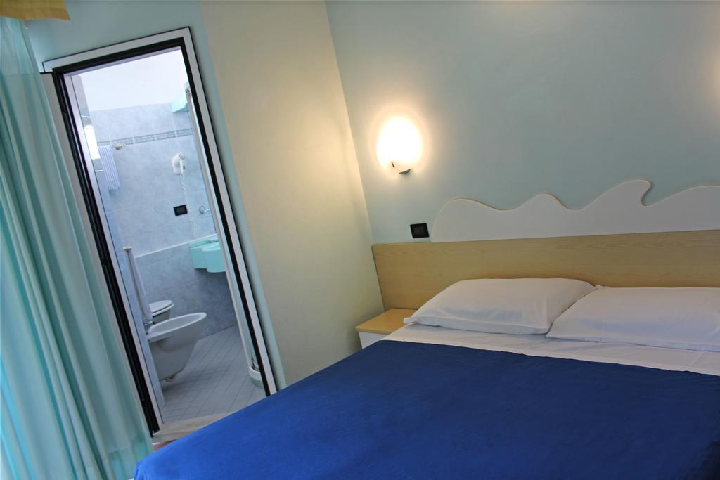 Hotel Bristol Misano Adriatico Exteriör bild