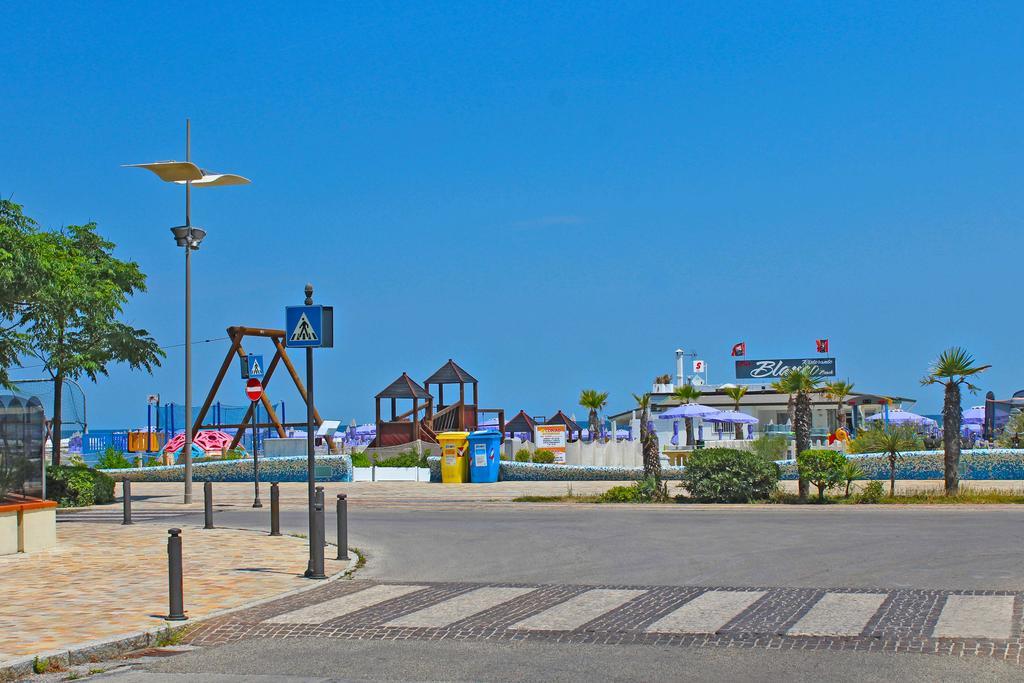Hotel Bristol Misano Adriatico Exteriör bild