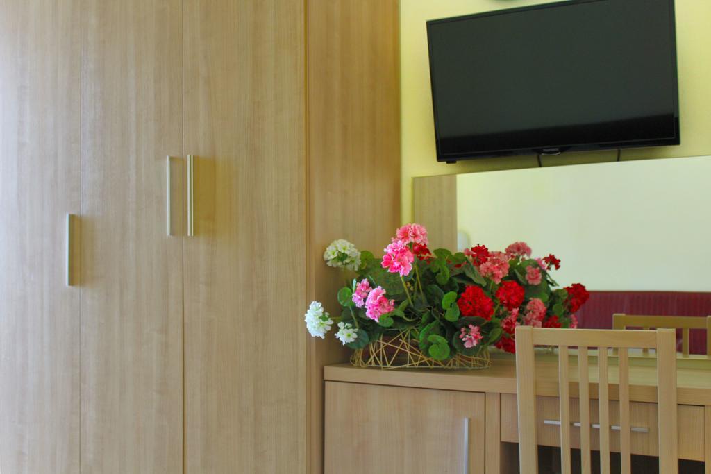 Hotel Bristol Misano Adriatico Exteriör bild